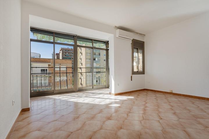 TODO EXTERIOR, ALTO, ASCENSOR PARC CENTRAL NOU BARRIS photo 0