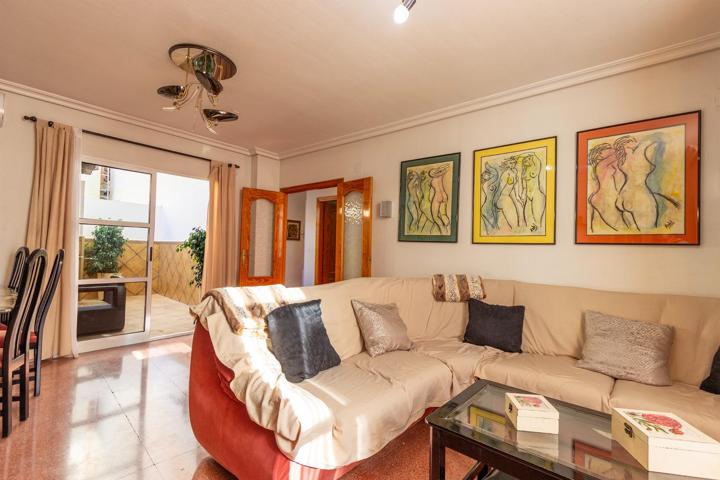 🏡 ¡Piso en venta en el Paseo de Orihuela con bonita y amplia Terraza Interior! 🌿 photo 0