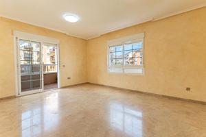 ✨ ¡OPORTUNIDAD EN EL CENTRO DE ORIHUELA! ✨ CALLE LUIS BARCALA photo 0