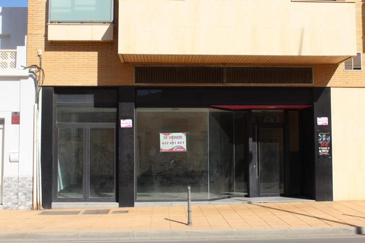 Oportunidad única: Local comercial de 310 m² listo para entrar, con gran escaparate. photo 0