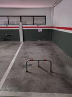 Plaza de garaje para coche photo 0
