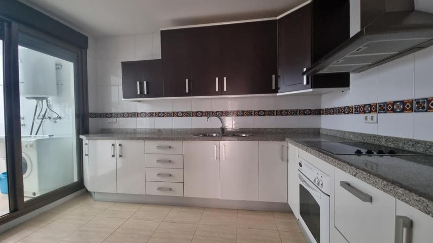 Amplio y Acogedor Piso en el Corazón de Almería - Ideal para Estudiantes photo 0