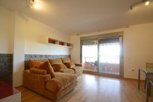 En venta acogedora Vivienda de 3 Dormitorios, Plaza de Garaje y Gran Trastero photo 0