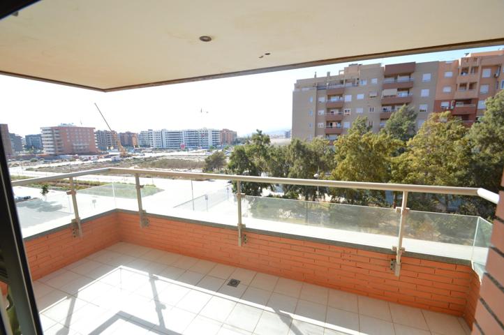 Amplio Piso en Alquiler con Piscina photo 0