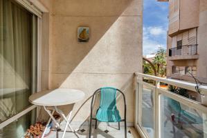 MAGNIFICO PISO EN EL CENTRO DE TORREVIEJA, VIVA COMODAMENTE CON TODOS LOS SERVICIOS A SU ALREDEDOR. photo 0
