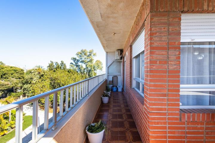 GRANDIOSO APARTAMENTO TOTALMENTE REFORMADO, MUY COQUETO, IDEAL PARA PAREJAS, A 100 M DE LA PLAYA photo 0