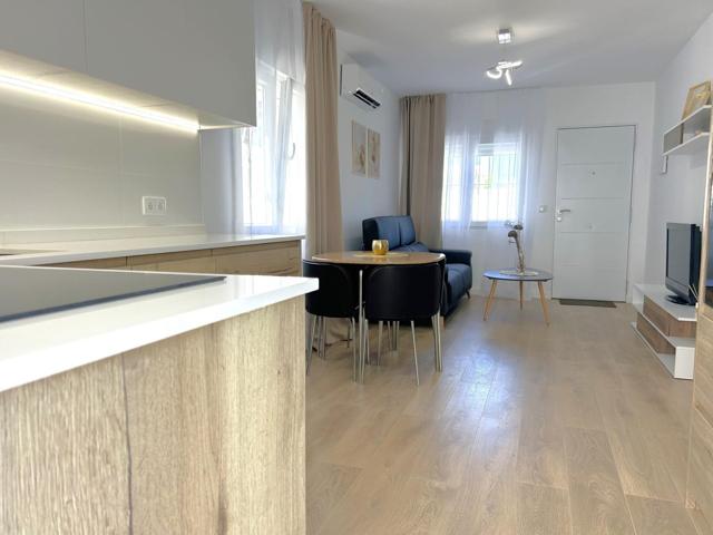 MAGNIFICA VIVIENDA, TOTALMENTE REFORMADA, ZONA MUY TRANQUILA, IDEAL PARA PAREJAS photo 0