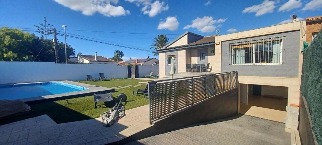 MAGNIFICO CHALET PAREADO CON PISCINA PROPIA, IDEAL PARA FAMILIAS photo 0