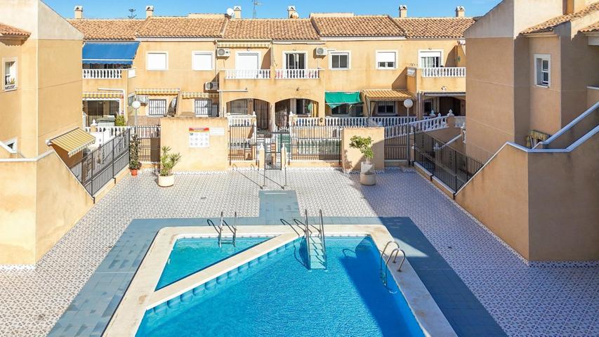 PRECIOSA VIVIENDA CON PISCINA COMUNITARIA, IDONEA COMO VACACIONAL photo 0