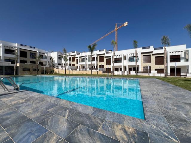 PRECIOSO BUNGALOW DE PLANTA BAJA CON PISCINA COMUNITARIA. SEMI-NUEVO photo 0