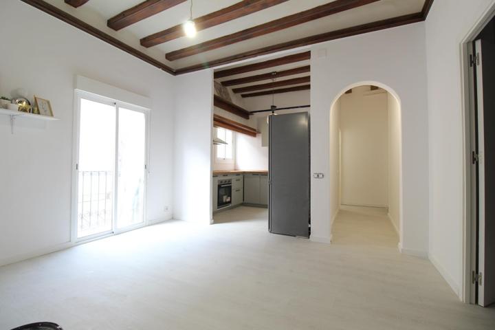 Piso en venta en Barcelona, plaza Real photo 0
