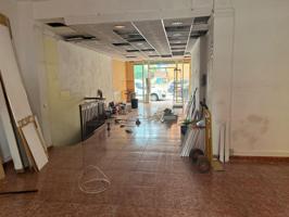 Local comercial en venta en Vilanova i la Geltrú photo 0