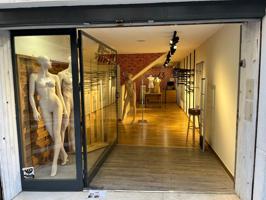 Local comercial en venta o alquiler en primera línea, zona centro de Vilanova i la Geltrú photo 0