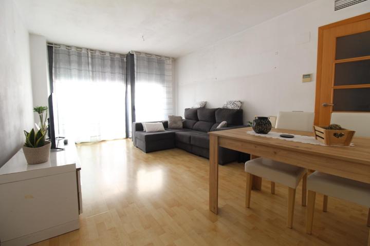 Piso en venta en el centro de Les Roquetes, Sant Pere de Ribes photo 0