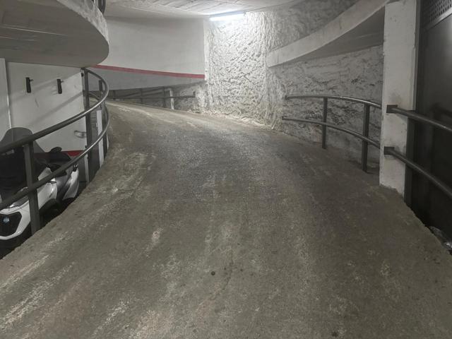 Plaza de aparcamiento en venta en el centro de Vilanova i la Geltrú, Rambla Salvador Sama photo 0