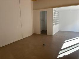 Local comercial esquinero en alquiler en Vilanova i la Geltrú photo 0