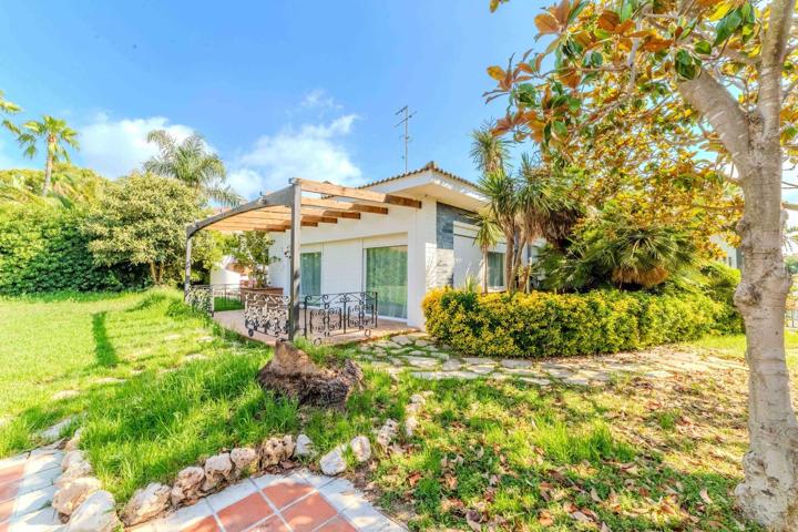 VILLA EN CAMBRILS CON PISCINA Y JARDÍN PRIVADO photo 0
