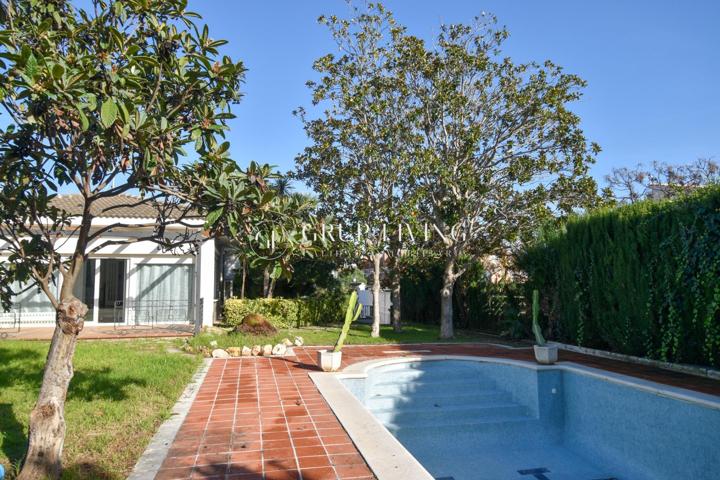 VILLA EN CAMBRILS CON PISCINA Y JARDÍN PRIVADO photo 0