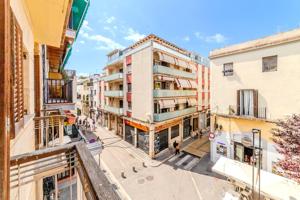 ¡PISO EN VENTA EN PLENO CENTRO, CON TODAS LAS COMODIDADES Y A UN PASO DE LA PLAYA! photo 0