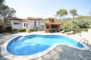 EXCLUSIVA CASA CON ENCANTO, PRIVACIDAD Y PISCINA EN MAS MESTRE photo 0