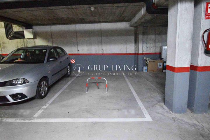 PLAZA DE PARKING EN LA PLANA photo 0