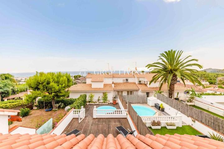 EXCLUSIVA CASA ADOSADA EN VALLPINEDA CON PISCINA PRIVADA Y VISTAS AL MAR photo 0