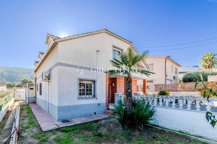 CASA AMPLIA Y LUMINOSA EN CANYELLES photo 0