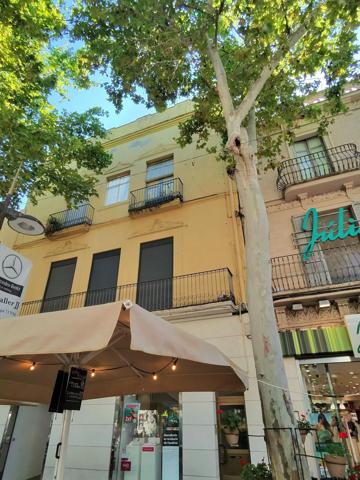 Oportunidad de inversión: remonta de 200 m² en plena Rambla Principal de Vilanova i la Geltrú photo 0