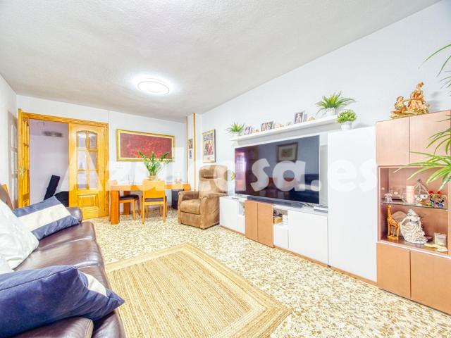 Estupenda vivienda en venta de 4 dormitorios, 1 baño y 1 aseo en Campoamor, Alicante photo 0