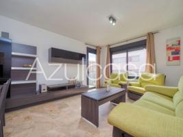 Estupendo piso de 3 dormitorios y 2 baños en Bulevar del Pla photo 0