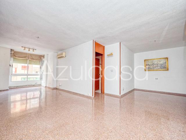 Piso de 3 dormitorios y 2 baños en pleno Centro de Alicante photo 0