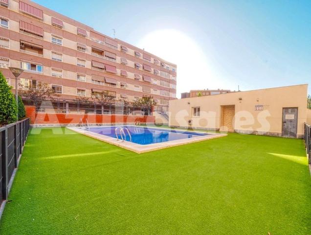 Estupenda vivienda en venta de 3 dormitorios y 2 baños en Bulevar del Pla photo 0
