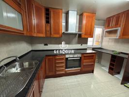 ¡VIVIENDA EXTERIOR CON BALCON Y VISTAS DESPEJADAS! photo 0