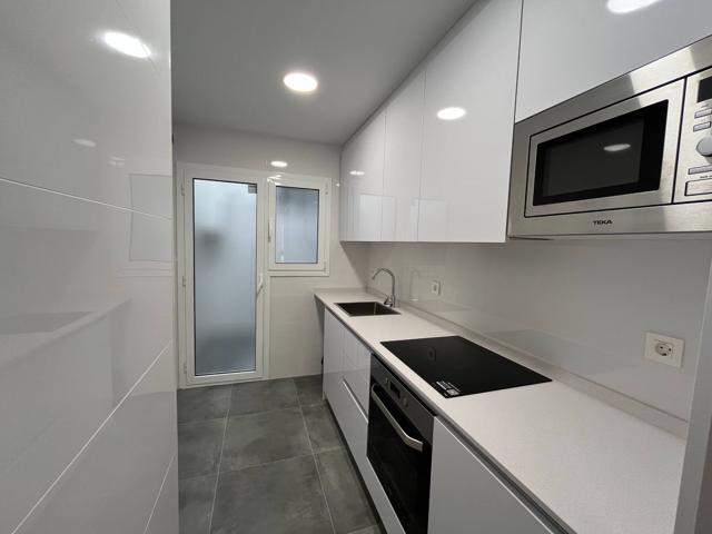 ¡VIVIENDA REFORMADA A ESTRENAR CENTRO L'H! photo 0