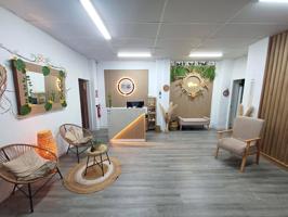 ¡¡LOCAL ESQUINERO A TRASPASAR EN CENTRO L'H!! photo 0