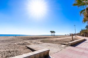 OPORTUNIDAD INTERESANTE A UN PASO DE LA PLAYA EN ROQUETAS DE MAR photo 0