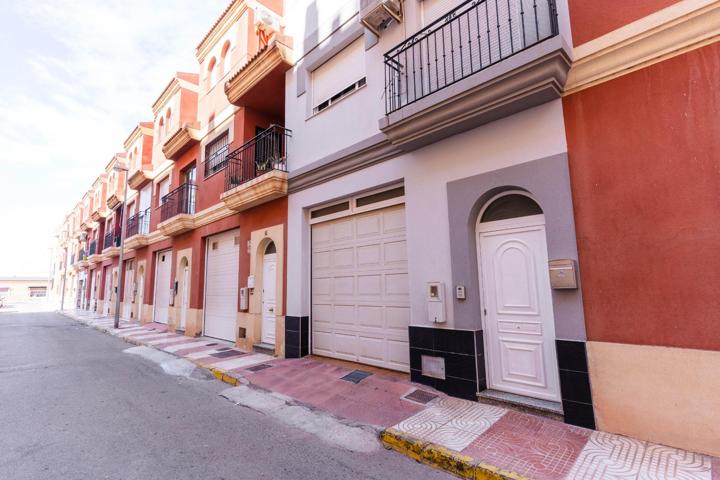 TRIPLEX EN VENTA EN LA ROCALLA photo 0