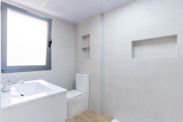 Oportunidad de Ático de 1 dormitorio con Garaje en Roquetas de Mar, zona Centro photo 0