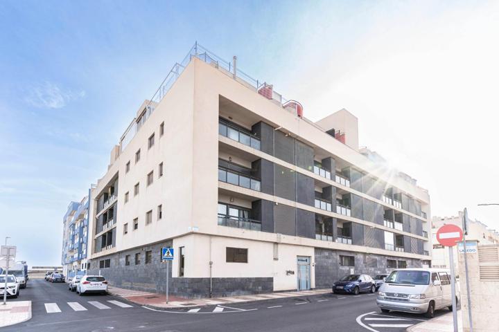 Oportunidad única! Ático con gran terraza, solárium y garaje en la zona Puerto de Roquetas de Mar photo 0