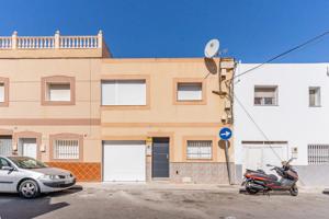Vivienda unifamiliar reformada a estrenar en Roquetas de Mar photo 0