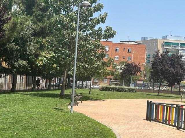 VIVIENDA CON TERRAZA Y MUCHO POTENCIAL photo 0