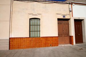 Casa para reformar en zona centrica de Puebla de la Calzada photo 0