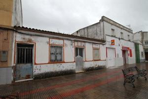 Casa para reformar en planta baja muy bien situada en Pueblo nuevo del Guadiana photo 0