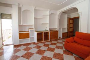 Espacioso piso con 4 dormitorios, salón amplio, cocina, baño y aseo en Montijo, 3º sin ascensor. photo 0