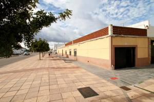 Vivienda de esquina en Puebla de la Calzada photo 0