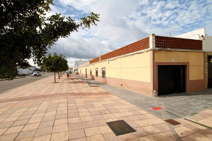 Vivienda de esquina en Puebla de la Calzada photo 0