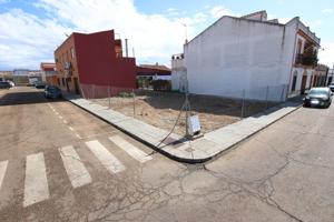 Solar urbano en Montijo. photo 0