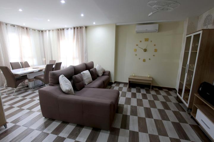 Vivienda de dos plantas, totalmente reformada y equipada para entrar a vivir photo 0