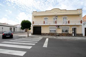 Vivienda de esquina en zona de Santo Toribio. photo 0