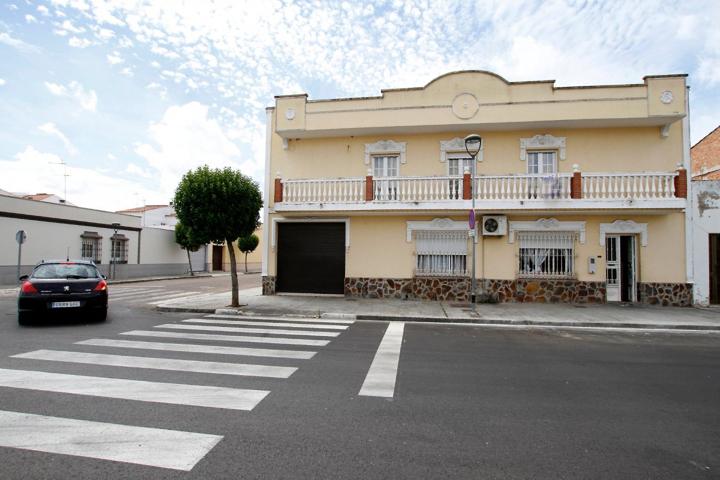 Vivienda de esquina en zona de Santo Toribio. photo 0